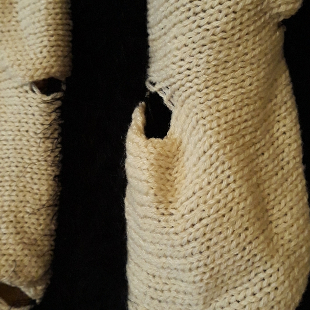 Sweater - Picture 4 of 4